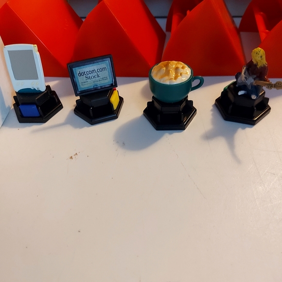 90's Trivia Persuit board game - Picture 5 of 11